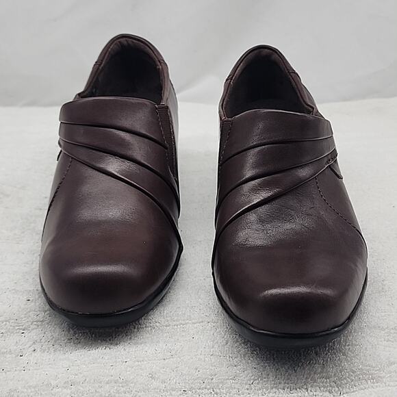 CLARKS BENDABLES BROWN HEELED LOAFERS BOOTIES LEATHER SIZE 8.5W - Picture 2 of 16